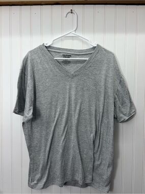 True Religion Men's Light Gray V-Neck Short Sleeve cotton lightweight Tee